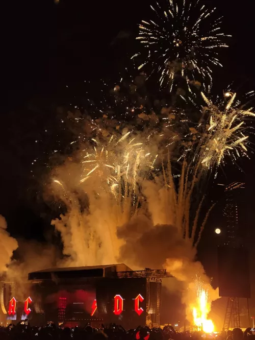 Article - ACDC Tour 2024 
